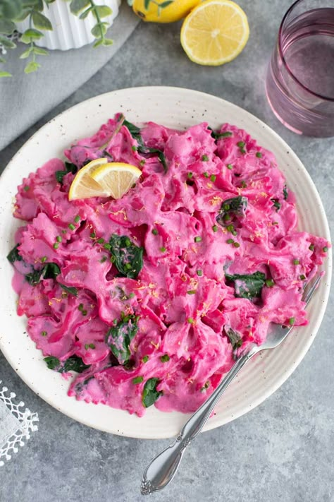 Vegan Beet Pasta, Vegan Beet Pasta Sauce, Beet Ravioli With Goat Cheese, Vegan Pink Pasta, Pink Vegan Food, Vegan Valentines Day Recipes, Valentines Healthy Food, Pink Dinner Recipes, Pretty Vegan Food