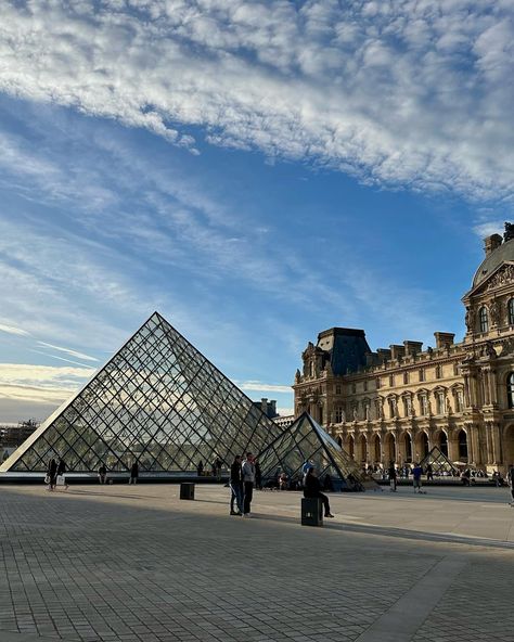 📍Musée du Louvre 🇫🇷 Musee Du Louvre, Louvre Paris, Louvre Museum, April 27, Muse, Louvre, Paris, Architecture, Collage