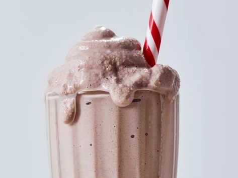 Copycat Wendy’s Chocolate Frosty Recipe Chocolate Frosty Recipe, Peanut Butter Protein Shake, Chocolate Frosty, Frosty Recipe, Chocolate Protein Shakes, Chocolate Shake, Peanut Butter Protein, Creamy Desserts, Ice Cream Machine