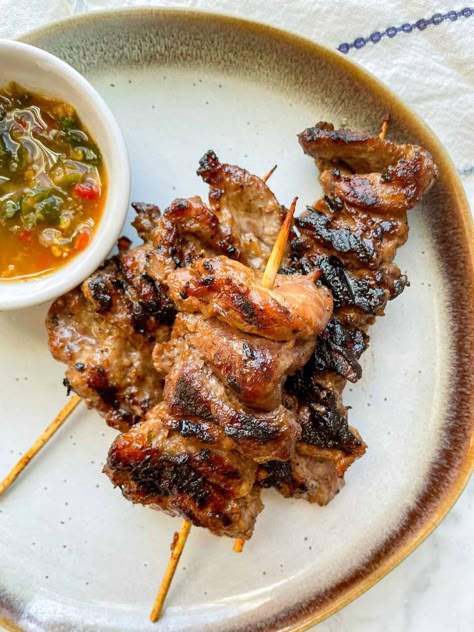 Moo Ping (Thai Grilled Pork) - a dash of dolly Moo Ping Skewers, Moo Ping Recipe, Pork Secreto Recipes, Asian Pork Skewers, Fancy Pork Recipes, Pork Thai Recipes, Thai Food Recipe, Southeast Asian Food, Thai Pork Recipes