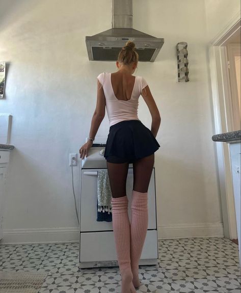 Elizabeth Campbell Jones, Sand Blonde Hair, Elizabeth Campbell, Barre Clothes, Ballet Attire, Ballet Beauty, Ballet Inspiration, Cute Workout Outfits, Ballet Clothes