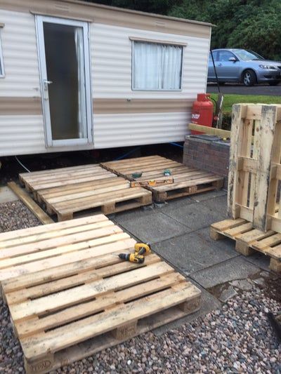 Decking on Top of Pallets : 5 Steps (with Pictures) - Instructables Deck Ideas For Campers, Porch For Camper, Pallet Patio Decks, Pallet Porch, Pallet Stairs, Pallet Deck Diy, Pallet Deck, Backyard Structures, Property Ideas