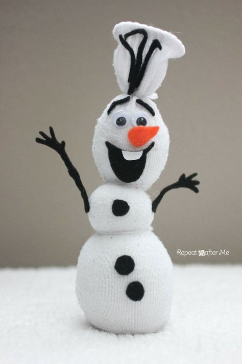 Olaf snowman made from a white sock. Diy Snowman Ornaments, Olaf Snowman, Sock Snowman, Repeat Crafter Me, Disney Frozen Olaf, Sock Crafts, Diy Snowman, Frozen Birthday Party, Snowman Crafts