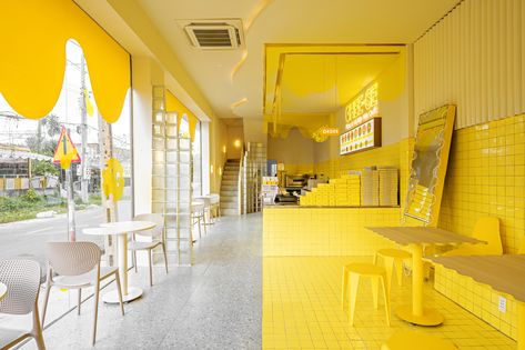 Korean Fried Chicken Restaurant Design, Yellow Cafe Interior Design, Korean Store Design, Yellow Interior Design, Yellow Restaurant, Beauty Salon Interior, Yellow Interior, Cafe Interior Design, Interior Concept