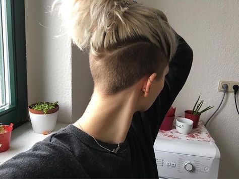 Undercut Hairstyles Women, Undercut Long Hair, Half Shaved Hair, Short Hair Undercut, Undercut Hairstyles, Shaved Hair, Undercut, Pixie Haircut, Pretty Hairstyles