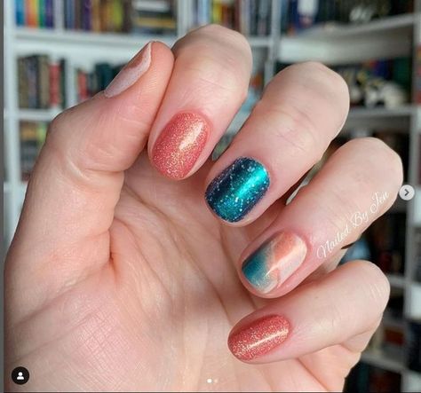 Color Street Mixed Mani Thumb/Ring: Rhodes To Paradise Pointer/Pinkie: Cape Coral Middle: Teal We Meet Again Neutral Mani, Color Street Mixed Mani, Multicolored Nails, Nail Color Combos, Mixed Mani, Color Streaks, Teal Nails, Pink Sparkles, October Nails