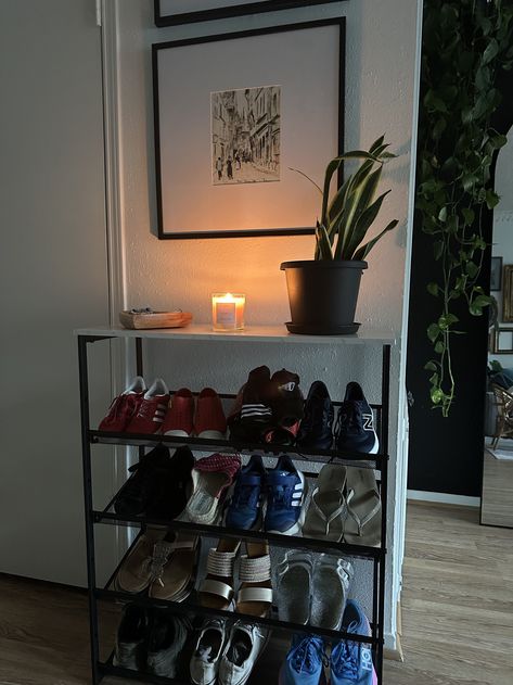 7 genius shoe storage solutions for your small entryway (Top Rated!) — ASHLINA KAPOSTA Small Bathroom Countertop, Feng Shui Money Corner, Kitchen Island Centerpiece, Feng Shui Money, Home Command Center, No Carve Pumpkin Decorating, Glamour Home, Vibrant Living Room, Glamour Decor