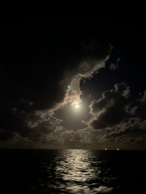 Moonlight On Beach, Moon By The Beach, Sea Moon Aesthetic, Moonlight On Ocean, Moon And Water Aesthetic, Pyshic Aesthetic, Moonlight On The Beach, Night Water Aesthetic, Edinburgh At Night