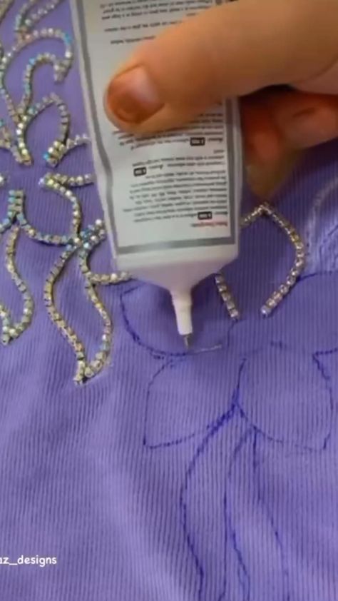 Simple beading tutorial by Shanaz Designs Simple Hand Embroidery, Dress Sewing Tutorials, Simple Hand Embroidery Patterns, Hand Beaded Embroidery, Motifs Perler, Sewing Easy Diy, Simple Embroidery Designs, Diy Embroidery Designs, Bead Embroidery Tutorial