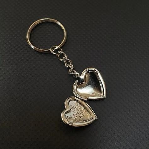 Heart Locket Keychain, Cute Keychains For Car Keys, Locket Keychain, Girly Car Accessories, Girly Car, Gift Inspo, Dope Jewelry, Funky Jewelry, Jewelry Lookbook