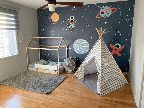 Space Lamp, Toddler And Baby Room, Toddler Boy Room Decor, Space Themed Bedroom, Boys Room Design, Kids Room Interior Design, Baby Room Themes, Baby Boy Room Decor, Toddler Boys Room