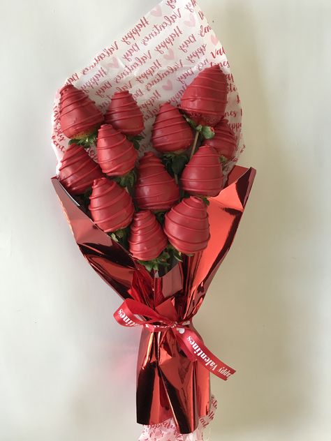 Valentines Strawberry Ideas, Mini Strawberry Bouquet, Bouquet Of Chocolate Strawberries, Valentines Day Strawberries Bouquet, Strawberries Bouquet, Bouquet Of Strawberries, Valentine’s Day Things To Sell, Decorative Strawberries, Flower Strawberries