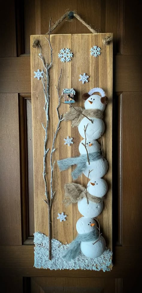 Idee Cricut, Snowman Christmas Decorations, Christmas Decorations Diy Outdoor, Diy Christmas Decorations Easy, Christmas Wood Crafts, Holiday Crafts Christmas, Christmas Decorations Rustic, Christmas Ornament Crafts, Christmas Crafts Decorations