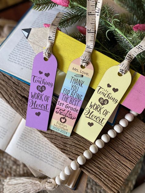 Teacher Bookmark + Teacher Appreciation Gift Personalized Student Gifts From Teacher, Teacher Bookmark, Christmas Teacher Gift, Teacher Work, Student Teacher Gifts, Cute Bookmark, Personalized Bookmarks, Teacher Personalized, Notice Board