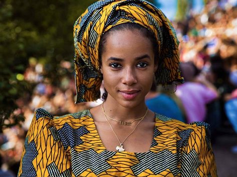 Portraits of women around the world Mihaela Noroc Atlas of Beauty Atlas Of Beauty, Bohemian Diesel, Lots Of Makeup, Social Status, The Atlas, Female Photographers, Beauty Inside, People Of The World, African Clothing