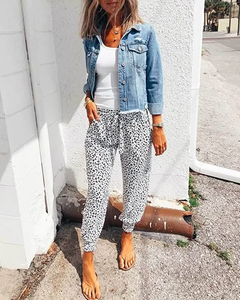 Printed Trousers, Teacher Outfits, Mom Outfits, Drawstring Pants, Work Clothes, Mom Style, Spring Summer Outfits, Outfits Casuales, Outfits Casual