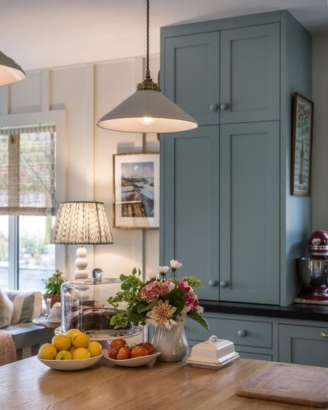 Coastal Perfection: Christian Anderson - Cottonwood and Co English Country Interiors, Unfitted Kitchen, Picked Flowers, Cottage Kitchens, Country Interior, Very Cold, Cottage Kitchen, My Summer, Beautiful Kitchens