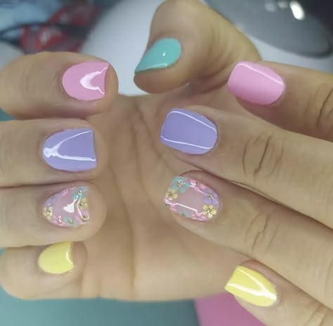 Spring Nail Art Designs Pretty Simple, Easter Nails For Kids Easy, Gelish Color Pastel, Top Nail Trends 2023, Lavender Acrylic Nails Design, Pastel Rainbow Nails Short, Spring Gel Nails 2023, Spring Simple Nails, Easter Pedicure