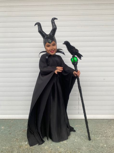 Cats In Halloween Costumes, Maleficent Costume Diy, Maleficent Costume Kids, Kid Costume, Maleficent Costume, Diy Costumes Kids, Easy Costumes, Costume Diy, Halloween Fancy Dress