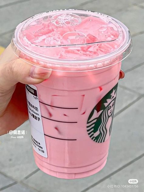 Barbie Homescreen, Coffee Photoshoot, Minuman Starbucks, Mojito Strawberry, Bottle Aesthetic, Korean Drinks, Bubble Tea Boba, Starbucks Coffee Drinks, Starbucks Drink