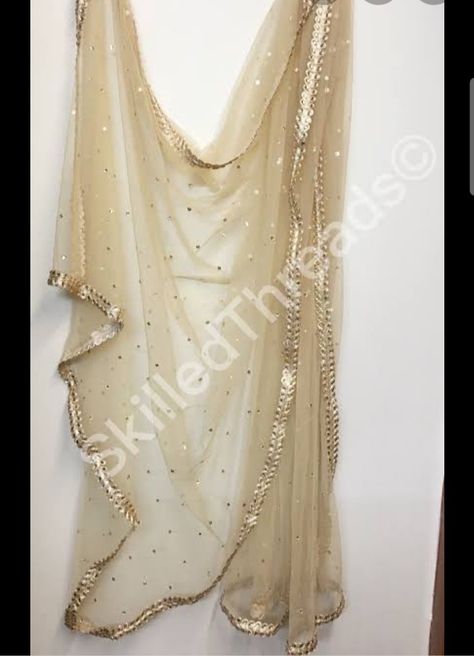 Net Duppata Designs, Dupatta Designs Ideas, Duppattas Designs Ideas, Dupatta Designs, Sheer Dupatta, Bridal Dupatta, Kameez Designs, Indian Couture, Dress Indian Style