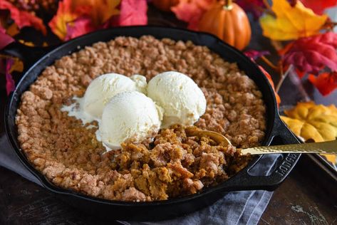 Pumpkin Pie Crisp Recipe, Pumpkin Pie Crisp, Pumpkin Crisp Recipe, Pumpkin Cobbler, Pumpkin Crisp, Pumpkin Cravings, Pumpkin Pie Cheesecake, Pumpkin Recipes Easy, Cinnamon Streusel