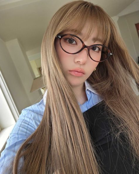 Sakura With Glasses, Lesserafim Pfp, Sakura Miyawaki, Miyawaki Sakura, Angel Dress, Mecha Anime, Girl Crush, Girls Generation, Cute Icons