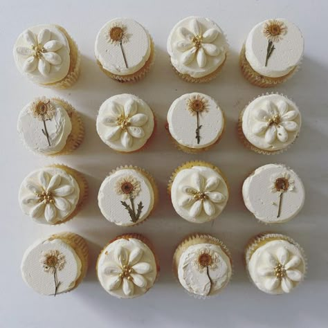 Wildflower Cupcakes Birthday, Wild Flower Cupcakes, Wildflower Cupcakes, Wedding Refreshments, Daisy Party Decorations, September Baby Showers, Bachelorette Cupcakes, Wildflower Birthday Party, Wild One Theme