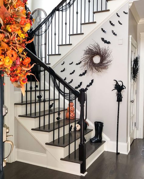 Classy yet spooky entryway foyer Halloween Decor | used Martha Stewart Crafts to make bat wall and mice trail. Amazon wreath. Witch outfit from Etsy Halloween Entryway Decor, Halloween Cottage, Halloween Home Decor Ideas, Halloween Entryway, Foyer Staircase, Canes Decor, Halloween Bat Decorations, Halloween Bedroom, Bat Wall