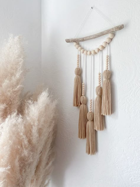 Woollen Crafts Ideas Wall Hanging, Boho Gallery Wall Living Room, Mystical Cottage, Driftwood Macrame, Home Decor Ideas Bedroom, Tassel Wall Hang, Boho Yarn, Tassel Wall, Decor Ideas Bedroom