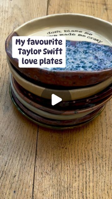 ceramicsbynea on Instagram: "For the love of Taylor Swift ❤️  All plates sold now but can be ordered as a custom order (any lyrics, colours) on my Etsy shop!   https://neaceramicsstudio.etsy.com/listing/1759321452  #taylorswift #taylornation #thetorturedpoetsdepartment #taylorswiftcollection #taylorswiftcollector #taylorswiftmerch #taylorswiftmerchandise #taylorswift #swiftie #taylorswiftuk #swifties #swiftlove #taylorgang #taylor #ceramics #pottery #ilovepottery #potterlove #potterylove #prettylittlethings #interiorstyling #homeware #kitchenware #oneofakind #handmade #unique" Pottery Painting Ideas Taylor Swift, Taylor Swift Pottery Painting, Taylor Swift Pottery, Taylors Gang, Taylor Swift Merchandise, Diy Pottery, Ceramics Pottery, Pottery Painting, Clay Projects