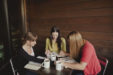 Small Group Of Friends, Bible Study Images, Social Media Church, Bible Photos, Prayer Group, Church Media Design, Senior Photography Poses, Spiritual Images, Long Stories