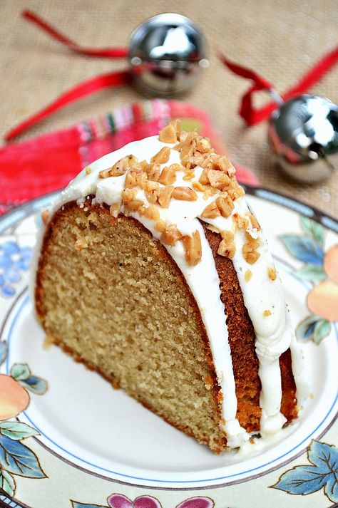 Gluten Free Eggnog Bundt Cake with Buttercream Eggnog Drizzle - Breezy Bakes Gluten Free Eggnog Cake, Eggnog Bundt Cake, Gluten Free Pound Cake, Spiced Eggnog, Eggnog Cake, Vegan Eggnog, Cake Gluten Free, Cake With Buttercream, Sorghum Flour