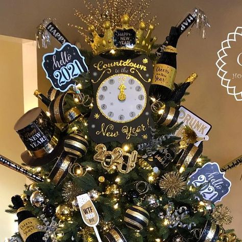 Lauren Drezek on Instagram: "HAPPY NEW YEARS EVE !!!! WHO SAID TREES HAVE TO BE JUST FOR CHRISTMAS ?! #diy#nye#happynewyear#newyearsdecor#decor#decorinspo#goobye2020#2021#christmastree#christmas#holidaydecor#holidaydecorating#treesofinstagram#luxetrees#glamchristmasdecor#instadaily#photooftheday#GNGholidaydecor" New Years Eve Christmas Tree, Roaring 20s Christmas Tree, New Years Eve Tree Ideas, Nye Christmas Tree, New Year’s Eve Christmas Tree, New Years Tree Ideas, Nye Tree, Year Round Christmas Tree Ideas, New Years Eve Tree