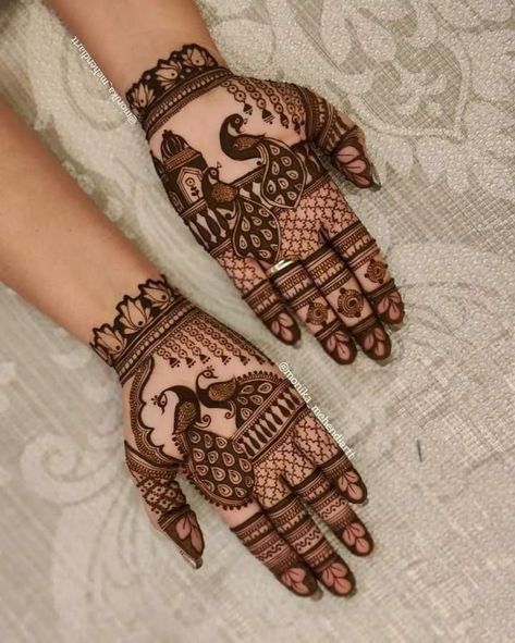 Mehndi Art Designs Front Hand, Mehndi Designs Peacock, Mehndi Art Designs Front, Karva Chauth Mehndi Designs, Peacock Mehndi, Peacock Mehndi Designs, Front Hand Mehndi, Front Mehndi Design, Palm Mehndi Design