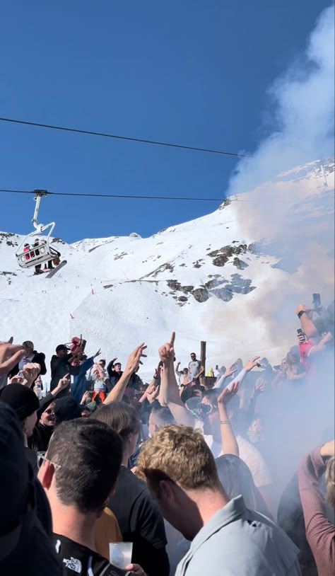 Skiing, folie douce, apres ski, apres, val thorens, france, three valleys, snowboard, party Ski Trip Aesthetic, Alps Skiing, Skiing Aesthetic, Ski Aesthetic, Val Thorens, Ski Culture, Apres Ski Party, Winter Instagram, Go Skiing