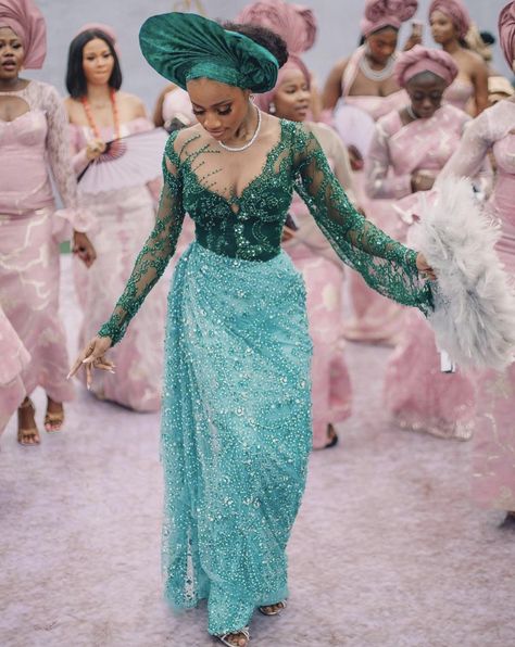 Mint Green Asoebi Lace Styles, Green Asoebi, Costume Carnevale, Nigerian Wedding Dresses Traditional, Aso Ebi Lace Styles, Nigerian Wedding Dress, Lace Dress Classy, Igbo Wedding, Nigerian Lace Styles Dress