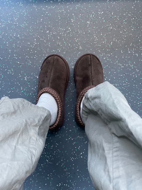 Dark Brown Uggs Outfit, Black Ugg Tasman Slippers, Dark Brown Uggs, Black Ugg Tasman, Uggs Brown, Braid Embroidery, Tasman Uggs, Brown Uggs, Cute Uggs