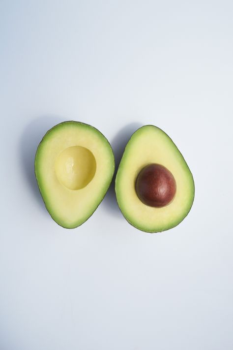 Avocados are #AlwaysGood because they are essentially the only fruit with good fats, which offer benefits in the body without raising LDL (bad) cholesterol levels. Avocado Reference, Avocado Photo, Avocado Facts, Fruits Photography, Avocado Nutrition, Sliced Avocado, Homemade Face Mask, Healthy Nutrition Plan, Bad Cholesterol