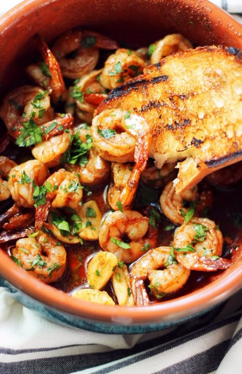 EASY Spanish Shrimp Tapas recipe. So much Spanish flavor packed into one little dish. Shrimp Tapas, Spanish Shrimp, Tapas Party, Tapas Dishes, Tapas Recipes, Best Party Food, Spanish Tapas, Spanish Dishes, Spanish Cuisine