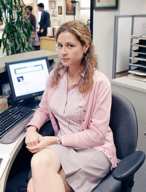 The Office Outfits, Pam From The Office, Pam The Office, Pam Beesly, Business Dress Code, Tv Clothes, Jenna Fischer, Easy Trendy Outfits, Popular Outfits