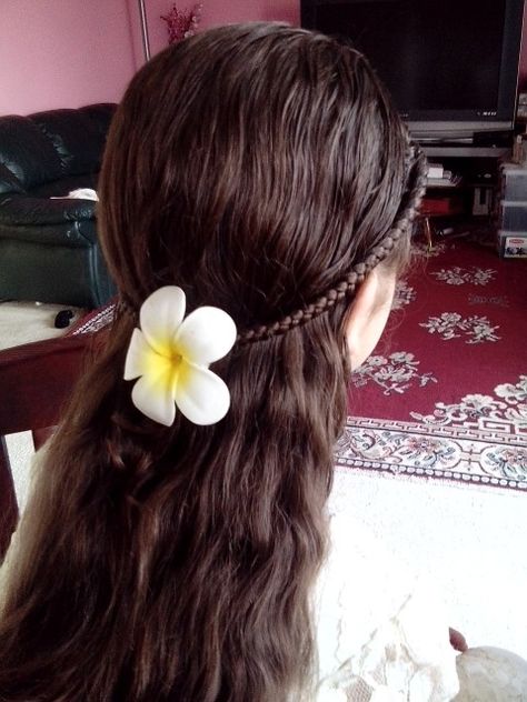 Polynesian Hairstyles, Luau Hairstyles, Polynesian Beauty, Hawaiian Hair, Hawaiian Flower Hair, Hawaiian Hairstyles, Hawaiian Flower, Tropical Party, Hawaiian Flowers