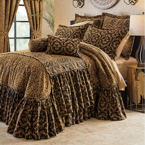 African Decor Bedroom, Bedroom Comforters, Leaf Tables, Animal Print Bedding, Bedroom Bedding Sets, Jacquard Bedding, Cozy Fall Bedroom, How To Clean Pillows, Fall Bedroom