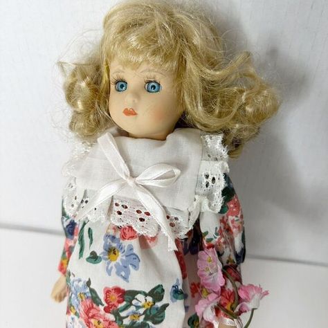 Vintage Wyndham Lane hand-painted bisque porcelain Rebecca Collectible Doll Bisque Porcelain, Doll Shop, Collectible Dolls, Porcelain, Hand Painted, Dolls, Jewelry Watches, I Love, How To Wear