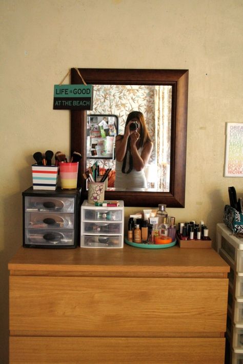 at home make-up station Dresser Makeup Station, Floor Makeup Station, Organize Top Of Dresser, Dresser Organization Top Of, Top Of Dresser Organization, Dresser Top Organization, Girl Room Inspiration, Room Organization Bedroom, I Miss You Guys