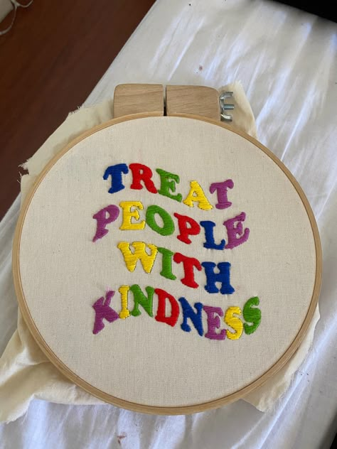 Treat People With Kindness Embroidery, Tpwk Embroidery, Harry Styles Embroidery Pattern, Harry Styles Gift Ideas Diy, Song Embroidery, Embroidery Harry Styles, Tote Design Ideas, Patches Aesthetic, Bracelet Maker