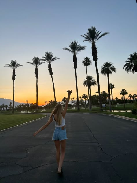 Palm Desert Aesthetic, Palm Springs Picture Ideas, Palm Springs California Outfits, Cali Pics, Palm Springs Photoshoot, Spring Picture Ideas, Palm Springs Aesthetic, Marriot Hotel, California Life