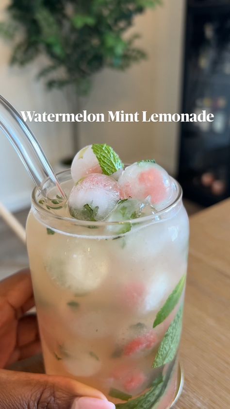 Watermelon Mint Lemonade, Lemonade Drink, Copycat Chick Fil A, Iced Drinks Recipes, Mint Lemonade, Drink Recipes Nonalcoholic, Watermelon Mint, Refreshing Drinks Recipes, Fancy Drinks