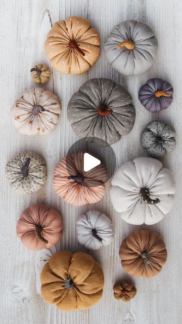 Fall Fabric Pumpkins Diy, Craft Pumpkins Diy, Diy Pumpkin Fabric, Halloween Decorations Sewing, Diy Pumpkins Fabric, Diy Fabric Pumpkins How To Make, Pumpkin Cushion Diy, Pepco Home Ideas, Diy Stuffed Pumpkins