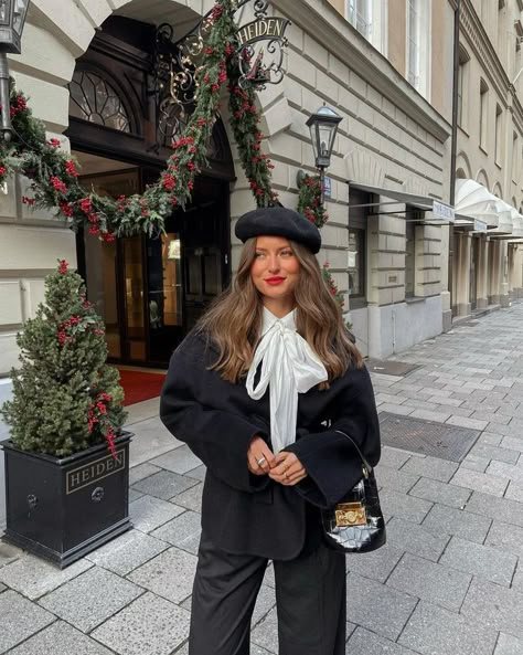 Livia Auer, Beret Outfit, Rome Outfits, Parisian Outfits, France Outfits, London Look, Paris Outfits, December 22, Casual Chic Outfit